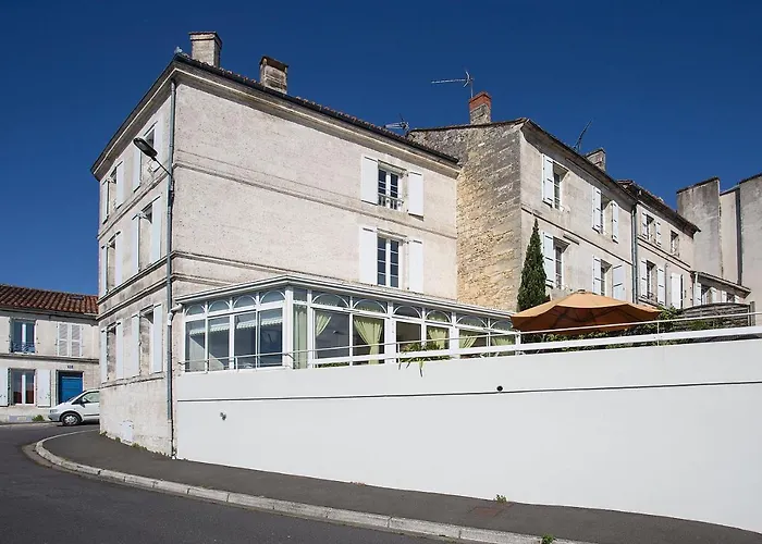 Alojamento de Acomodação e Pequeno-almoço Laferriere 4*