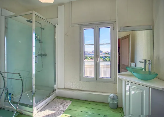 Alojamento de Acomodação e Pequeno-almoço Laferriere 4*